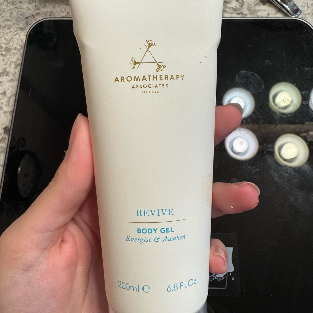 Aromatherapy Associates Revive Body Gel - Cream